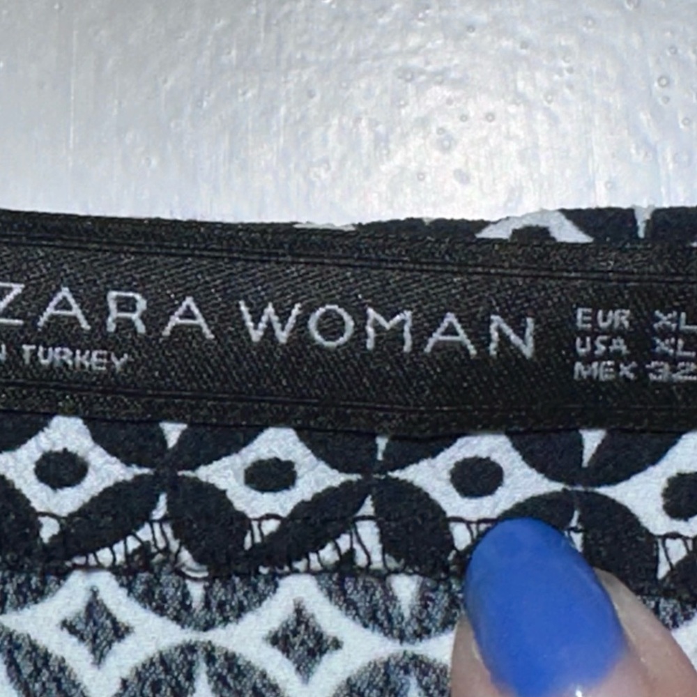 Zara Woman Patterned Hi Low Blouse.  Size XL - Picture 4 of 7